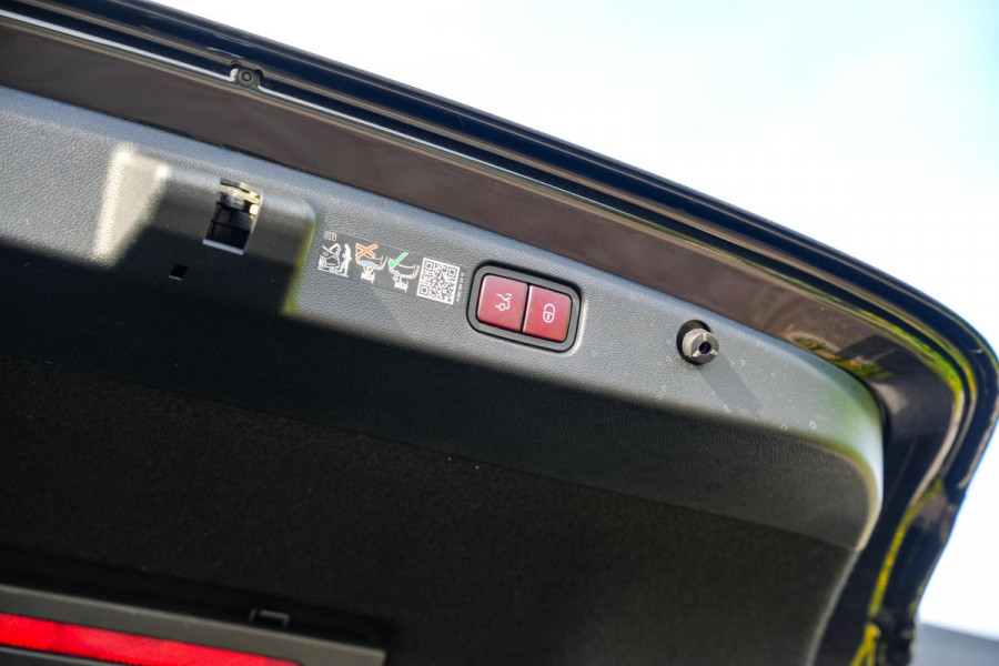 Mercedes-Benz E-Klasse E-klasse 200 Hyperscreen Burmester Stoelkoeling 360 Camera