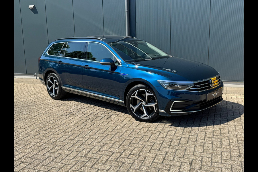 Volkswagen Passat 1.4 TSI PHEV * Panoramadak * Headup display * Dealer onderhouden *