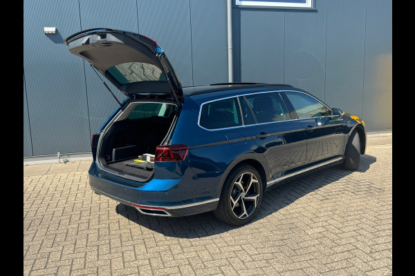 Volkswagen Passat 1.4 TSI PHEV * Panoramadak * Headup display * Dealer onderhouden *