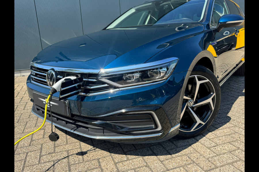 Volkswagen Passat 1.4 TSI PHEV * Panoramadak * Headup display * Dealer onderhouden *