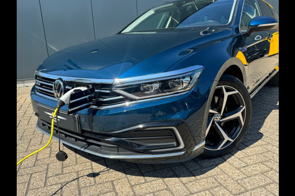 Volkswagen Passat 1.4 TSI PHEV * Panoramadak * Headup display * Dealer onderhouden *