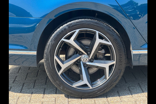 Volkswagen Passat 1.4 TSI PHEV * Panoramadak * Headup display * Dealer onderhouden *