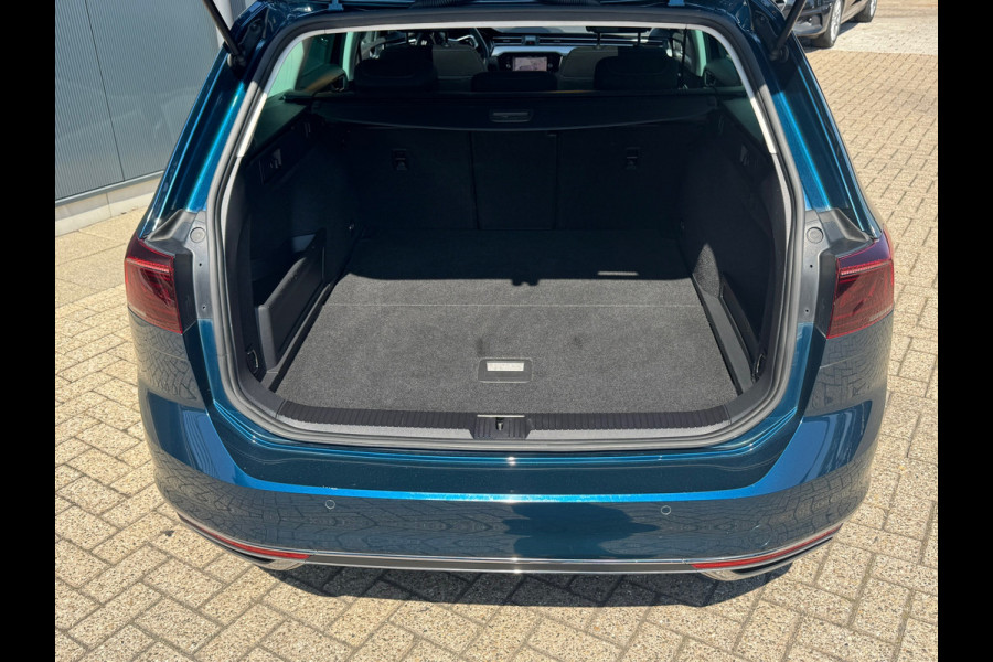 Volkswagen Passat 1.4 TSI PHEV * Panoramadak * Headup display * Dealer onderhouden *