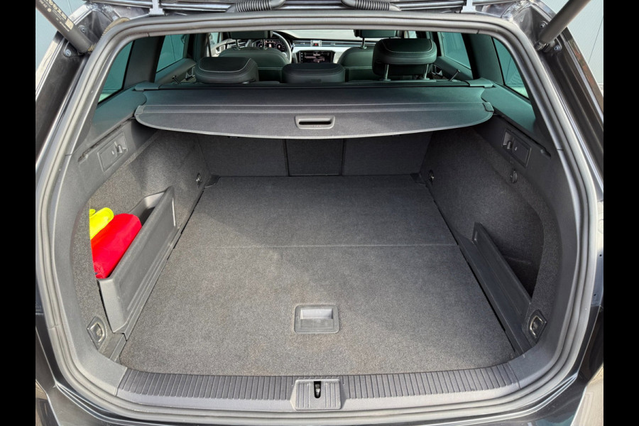 Volkswagen Passat Variant 1.4 TSI PHEV GTE * Panoramadak * AUTOMAAT * Navigatiesysteem * 18 Inch Velgen *