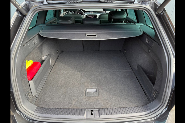 Volkswagen Passat Variant 1.4 TSI PHEV GTE * Panoramadak * AUTOMAAT * Navigatiesysteem * 18 Inch Velgen *