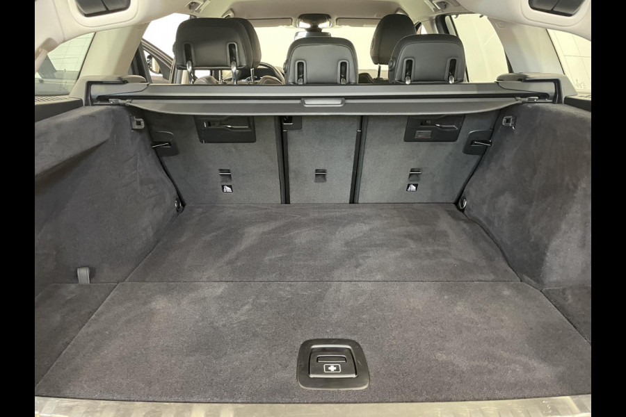 BMW 3 Serie Touring 330e Touring SportLine PHEV 292 PK AUT Navi Carplay Camera Achter PDC V+A Winterpack Sport Stoelen Active Protection Ambiance Licht