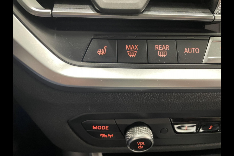 BMW 3 Serie Touring 330e Touring SportLine PHEV 292 PK AUT Navi Carplay Camera Achter PDC V+A Winterpack Sport Stoelen Active Protection Ambiance Licht