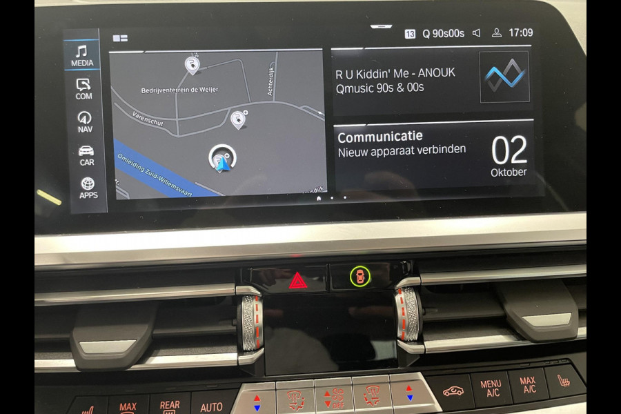 BMW 3 Serie Touring 330e Touring SportLine PHEV 292 PK AUT Navi Carplay Camera Achter PDC V+A Winterpack Sport Stoelen Active Protection Ambiance Licht