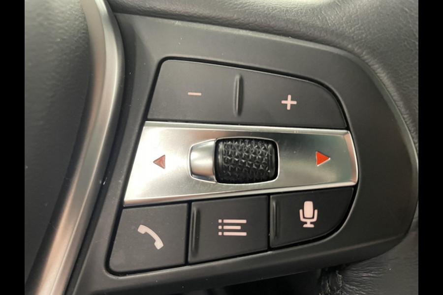 BMW 3 Serie Touring 330e Touring SportLine PHEV 292 PK AUT Navi Carplay Camera Achter PDC V+A Winterpack Sport Stoelen Active Protection Ambiance Licht