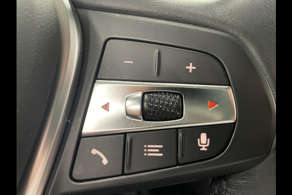 BMW 3 Serie Touring 330e Touring SportLine PHEV 292 PK AUT Navi Carplay Camera Achter PDC V+A Winterpack Sport Stoelen Active Protection Ambiance Licht