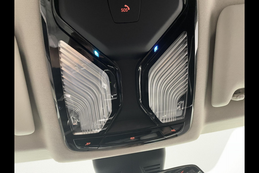 BMW 3 Serie Touring 330e Touring SportLine PHEV 292 PK AUT Navi Carplay Camera Achter PDC V+A Winterpack Sport Stoelen Active Protection Ambiance Licht