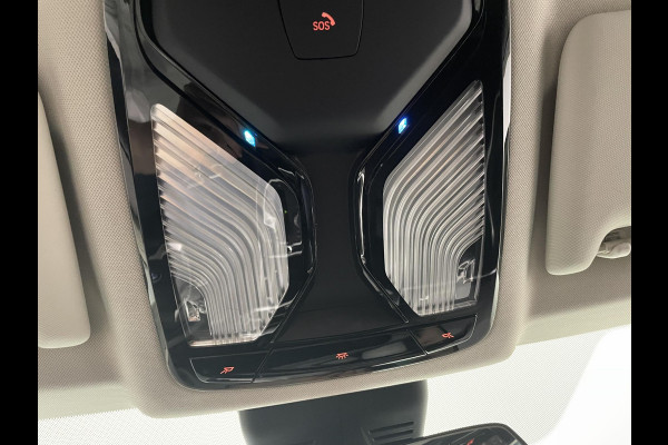 BMW 3 Serie Touring 330e Touring SportLine PHEV 292 PK AUT Navi Carplay Camera Achter PDC V+A Winterpack Sport Stoelen Active Protection Ambiance Licht
