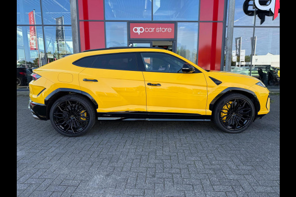 Lamborghini Urus 4.0 V8 Hybrid SE /Akra/Pano/B&O