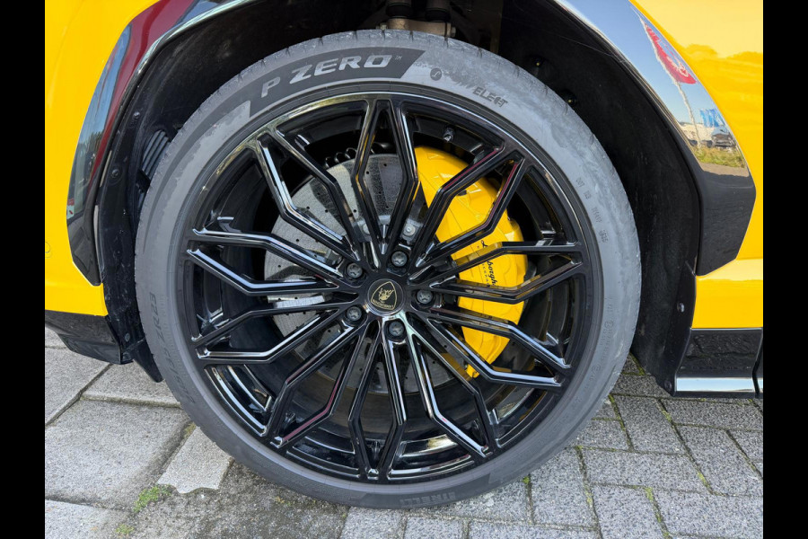 Lamborghini Urus 4.0 V8 Hybrid SE /Akra/Pano/B&O