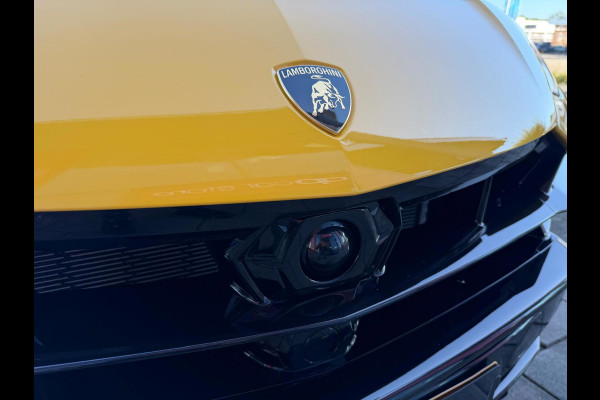 Lamborghini Urus 4.0 V8 Hybrid SE /Akra/Pano/B&O