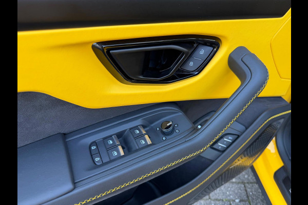 Lamborghini Urus 4.0 V8 Hybrid SE /Akra/Pano/B&O