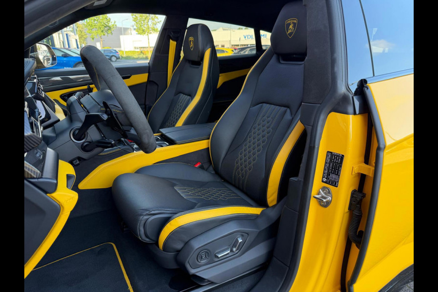 Lamborghini Urus 4.0 V8 Hybrid SE /Akra/Pano/B&O