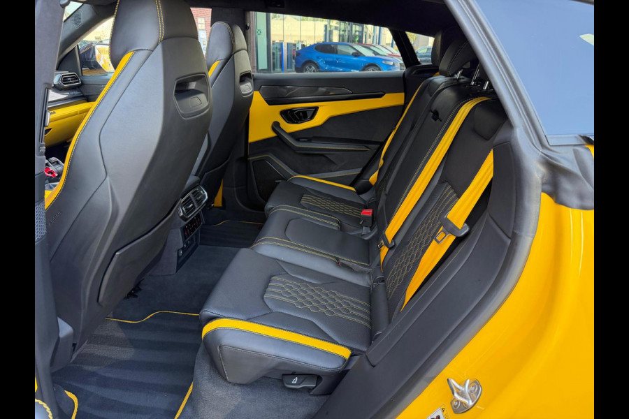 Lamborghini Urus 4.0 V8 Hybrid SE /Akra/Pano/B&O