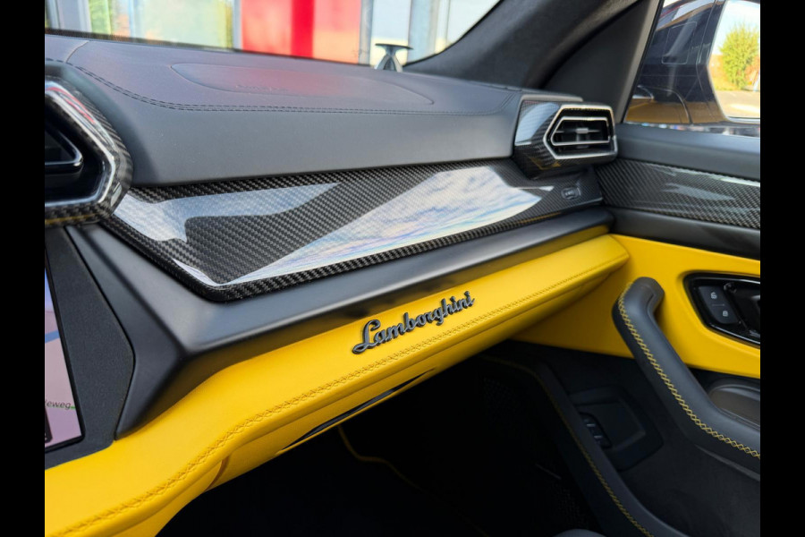Lamborghini Urus 4.0 V8 Hybrid SE /Akra/Pano/B&O