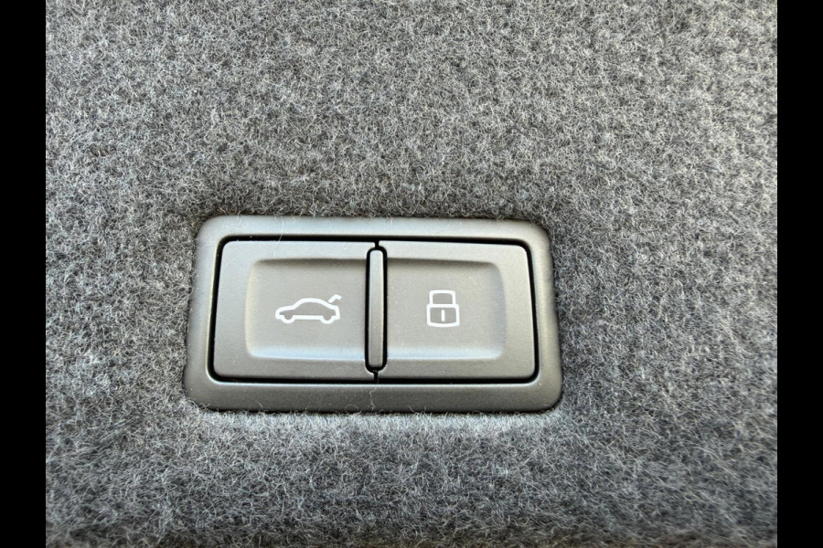 Lamborghini Urus 4.0 V8 Hybrid SE /Akra/Pano/B&O