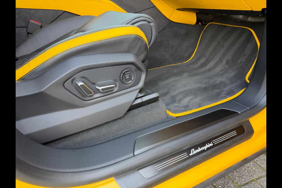 Lamborghini Urus 4.0 V8 Hybrid SE /Akra/Pano/B&O