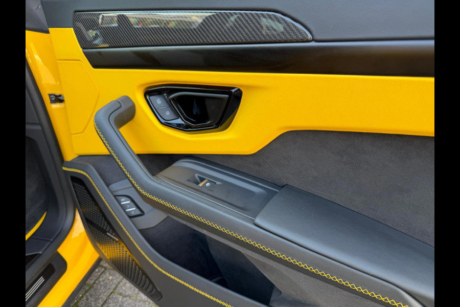 Lamborghini Urus 4.0 V8 Hybrid SE /Akra/Pano/B&O