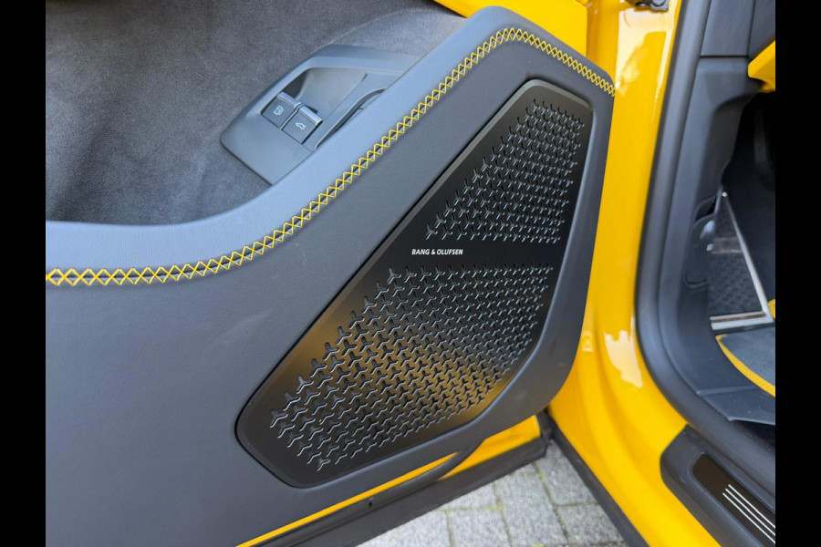 Lamborghini Urus 4.0 V8 Hybrid SE /Akra/Pano/B&O