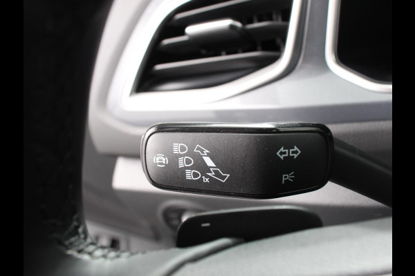 Volkswagen T-Roc 1.5 TSI 150pk DSG Style Navigatie Apple Carplay/Android Auto Digitale Cockpit Climate Control Lichtmetalen velgen