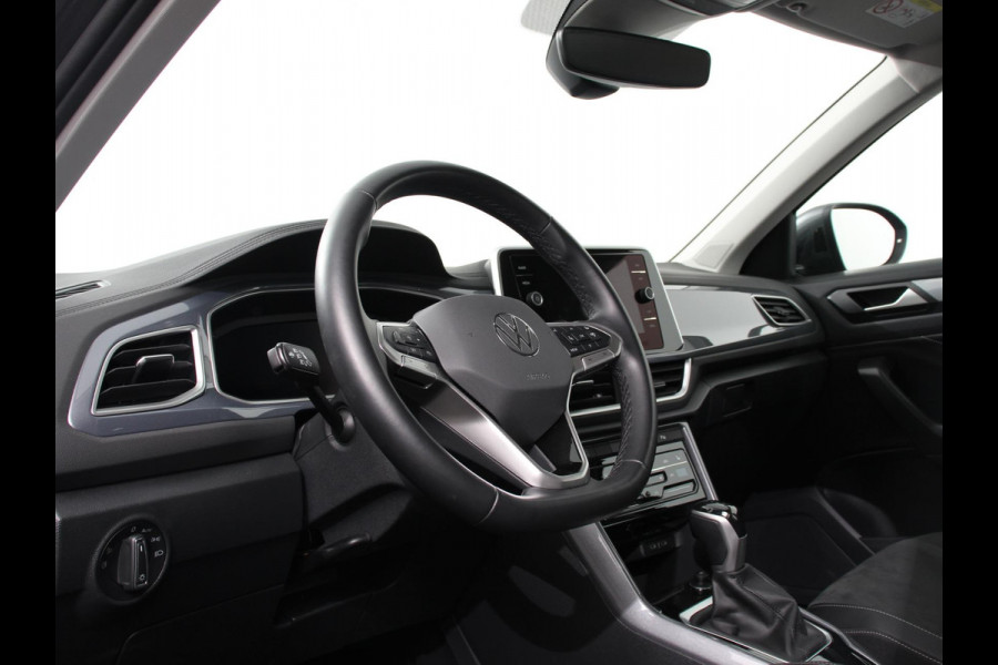 Volkswagen T-Roc 1.5 TSI 150pk DSG Style Navigatie Apple Carplay/Android Auto Digitale Cockpit Climate Control Lichtmetalen velgen