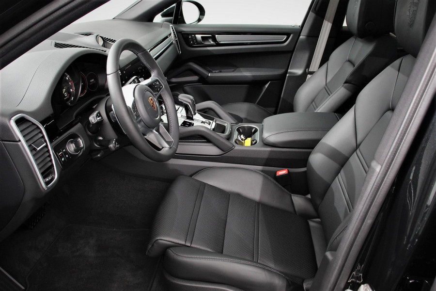 Porsche Cayenne Coupé 3.0 E-Hybrid 462pk Platinum Edition DEMO! Luchtvering Leder Panoramadak Camera Navigatie Elektrisch bedienbare achterklep Apple Carplay/ Android Auto Sfeerverlichting Cruise control