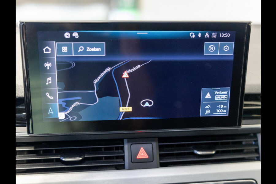 Audi A4 Avant 40 TFSI S-Line edition / 204pk / Panorama dak / Trekhaak / Stoelverwarming /
