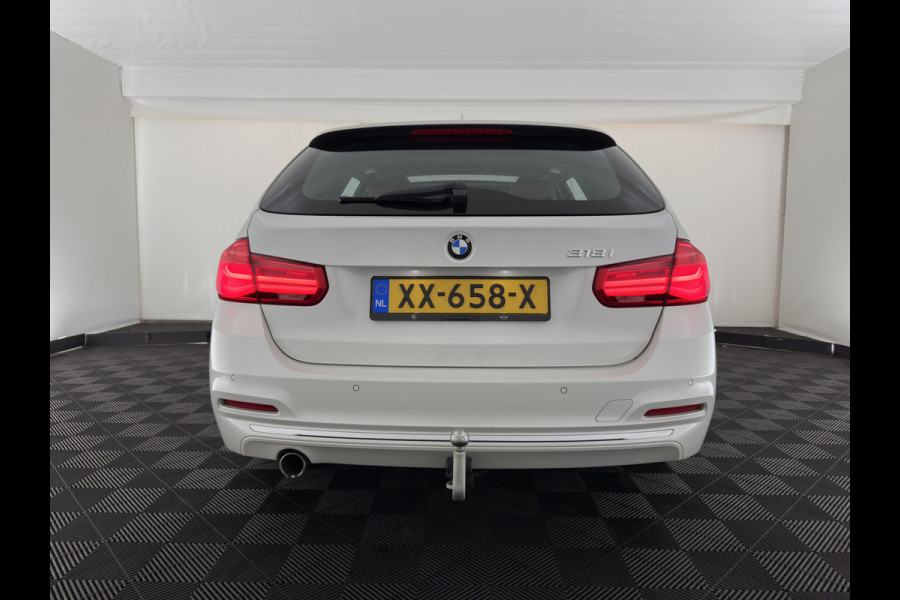 BMW 3 Serie Touring 318i Luxury Edition (INCL-BTW) Aut. *PANO | LEATHER | FULL-LED | HEATED-SPORTSEATS | DIGI-COCKPIT | NAVI-FULLMAP | ECC | PDC | CRUISE | TOWBAR | 17''ALU*
