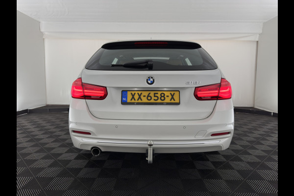 BMW 3 Serie Touring 318i Luxury Edition (INCL-BTW) Aut. *PANO | LEATHER | FULL-LED | HEATED-SPORTSEATS | DIGI-COCKPIT | NAVI-FULLMAP | ECC | PDC | CRUISE | TOWBAR | 17''ALU*