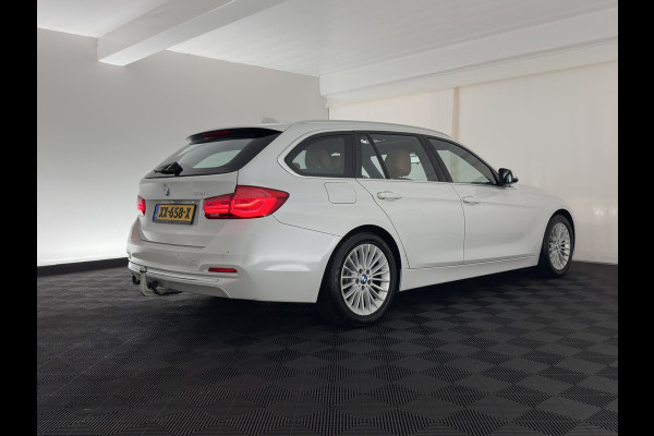 BMW 3 Serie Touring 318i Luxury Edition (INCL-BTW) Aut. *PANO | LEATHER | FULL-LED | HEATED-SPORTSEATS | DIGI-COCKPIT | NAVI-FULLMAP | ECC | PDC | CRUISE | TOWBAR | 17''ALU*