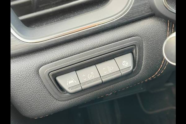 Renault Captur 1.3 TCe 130 Initiale Paris uit 2020 Rijklaar + 12 maanden Bovag-garantie Henk Jongen Auto's in Helmond,  al 50 jaar service zoals 't hoort!