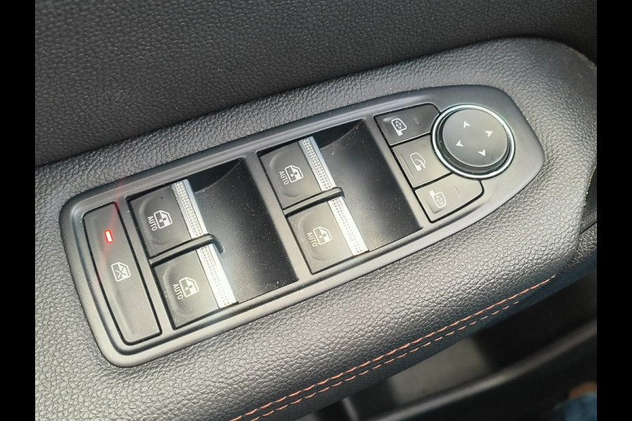 Renault Captur 1.3 TCe 130 Initiale Paris uit 2020 Rijklaar + 12 maanden Bovag-garantie Henk Jongen Auto's in Helmond,  al 50 jaar service zoals 't hoort!