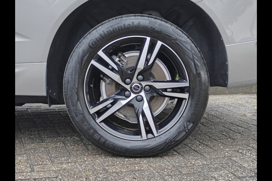 Volvo XC60 T6 AWD 350PK Plug-in hybrid R-Design | Longe Range | Luchtvering | Trekhaak | HUD | BLIS | Pano | H&K |