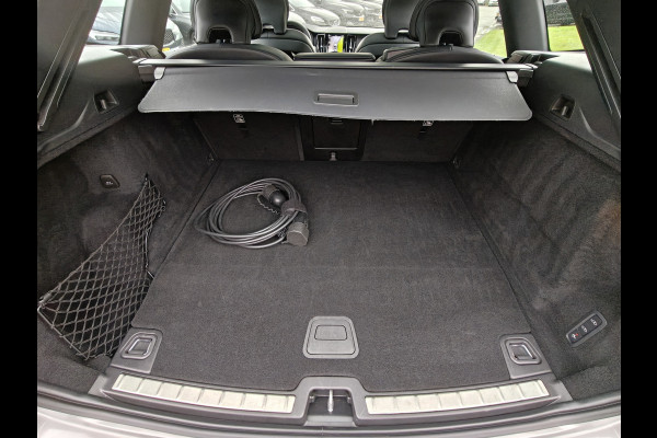 Volvo XC60 T6 AWD 350PK Plug-in hybrid R-Design | Longe Range | Luchtvering | Trekhaak | HUD | BLIS | Pano | H&K |