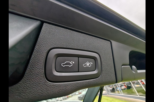 Volvo XC60 T6 AWD 350PK Plug-in hybrid R-Design | Longe Range | Luchtvering | Trekhaak | HUD | BLIS | Pano | H&K |