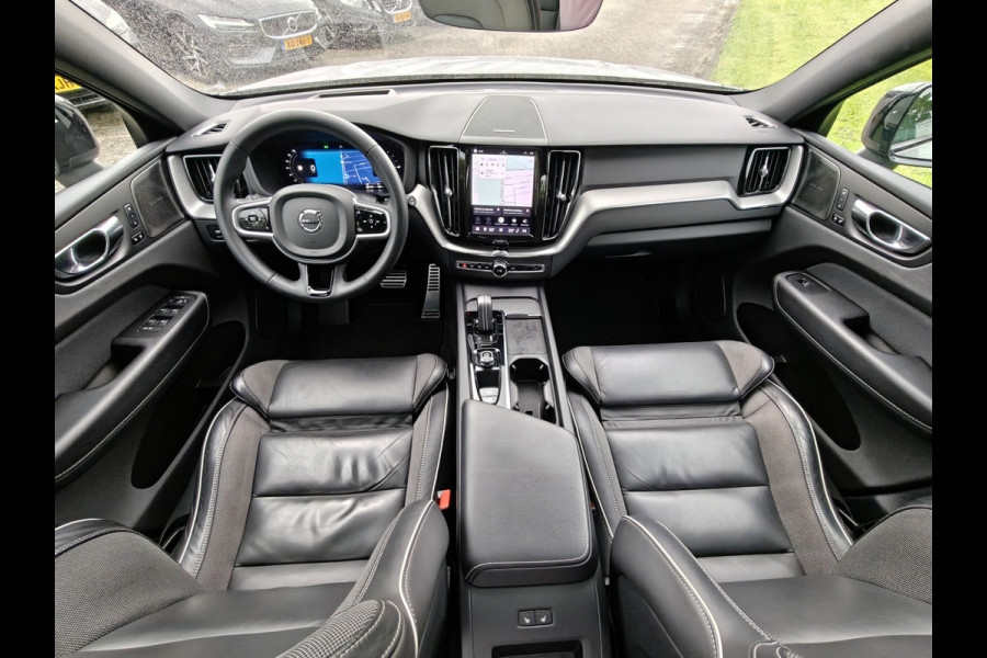 Volvo XC60 T6 AWD 350PK Plug-in hybrid R-Design | Longe Range | Luchtvering | Trekhaak | HUD | BLIS | Pano | H&K |