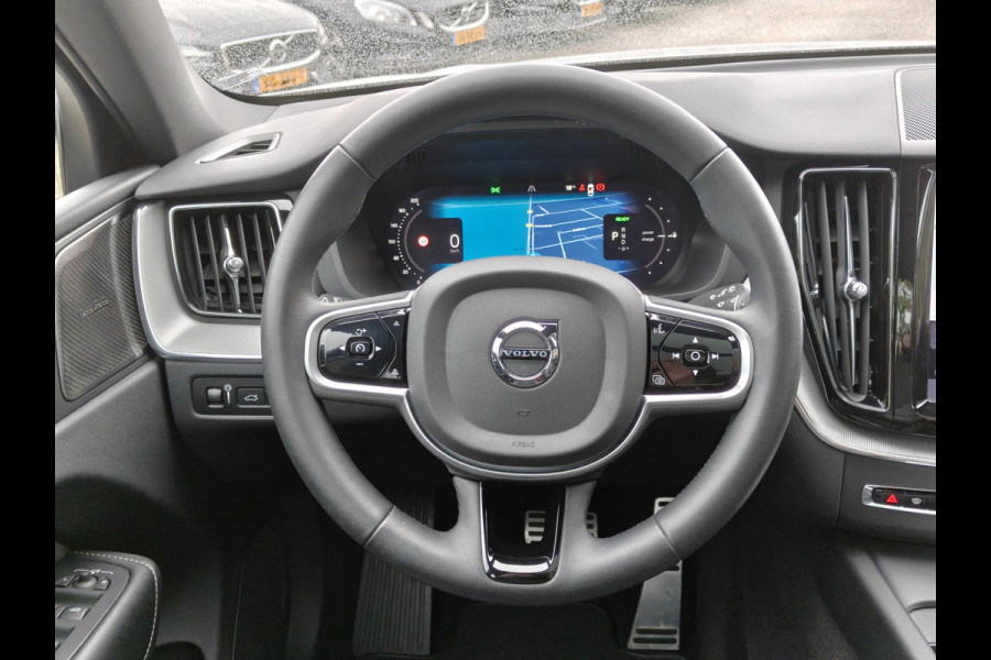 Volvo XC60 T6 AWD 350PK Plug-in hybrid R-Design | Longe Range | Luchtvering | Trekhaak | HUD | BLIS | Pano | H&K |