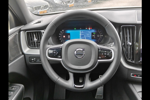 Volvo XC60 T6 AWD 350PK Plug-in hybrid R-Design | Longe Range | Luchtvering | Trekhaak | HUD | BLIS | Pano | H&K |