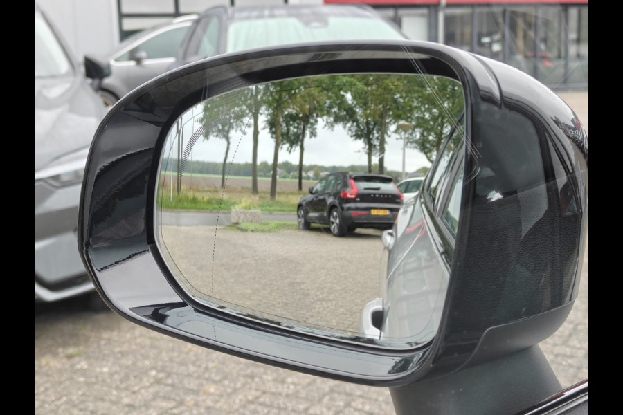 Volvo XC60 T6 AWD 350PK Plug-in hybrid R-Design | Longe Range | Luchtvering | Trekhaak | HUD | BLIS | Pano | H&K |