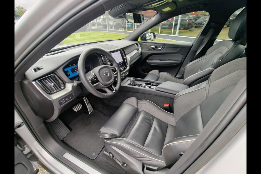 Volvo XC60 T6 AWD 350PK Plug-in hybrid R-Design | Longe Range | Luchtvering | Trekhaak | HUD | BLIS | Pano | H&K |