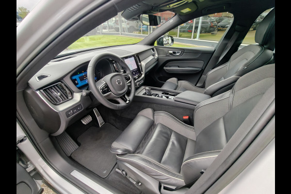 Volvo XC60 T6 AWD 350PK Plug-in hybrid R-Design | Longe Range | Luchtvering | Trekhaak | HUD | BLIS | Pano | H&K |