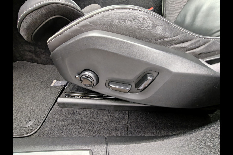 Volvo XC60 T6 AWD 350PK Plug-in hybrid R-Design | Longe Range | Luchtvering | Trekhaak | HUD | BLIS | Pano | H&K |
