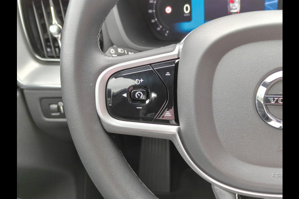 Volvo XC60 T6 AWD 350PK Plug-in hybrid R-Design | Longe Range | Luchtvering | Trekhaak | HUD | BLIS | Pano | H&K |