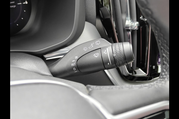 Volvo XC60 T6 AWD 350PK Plug-in hybrid R-Design | Longe Range | Luchtvering | Trekhaak | HUD | BLIS | Pano | H&K |