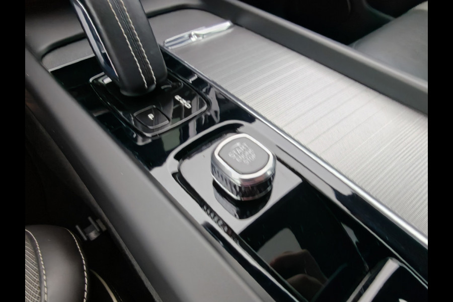 Volvo XC60 T6 AWD 350PK Plug-in hybrid R-Design | Longe Range | Luchtvering | Trekhaak | HUD | BLIS | Pano | H&K |