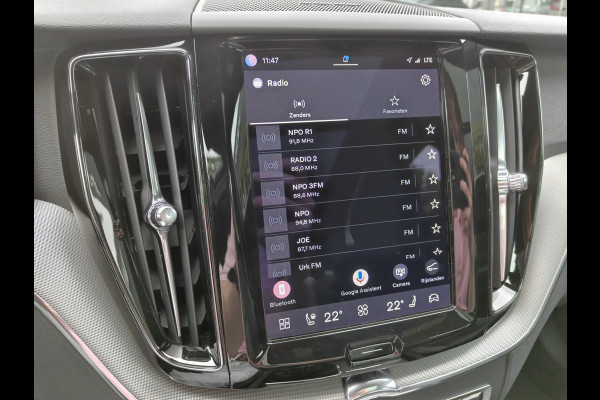 Volvo XC60 T6 AWD 350PK Plug-in hybrid R-Design | Longe Range | Luchtvering | Trekhaak | HUD | BLIS | Pano | H&K |